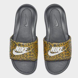New Nike Women's Slides Sz 8 Sandals Animal Print Large Nike Logo Swoosh Shoes